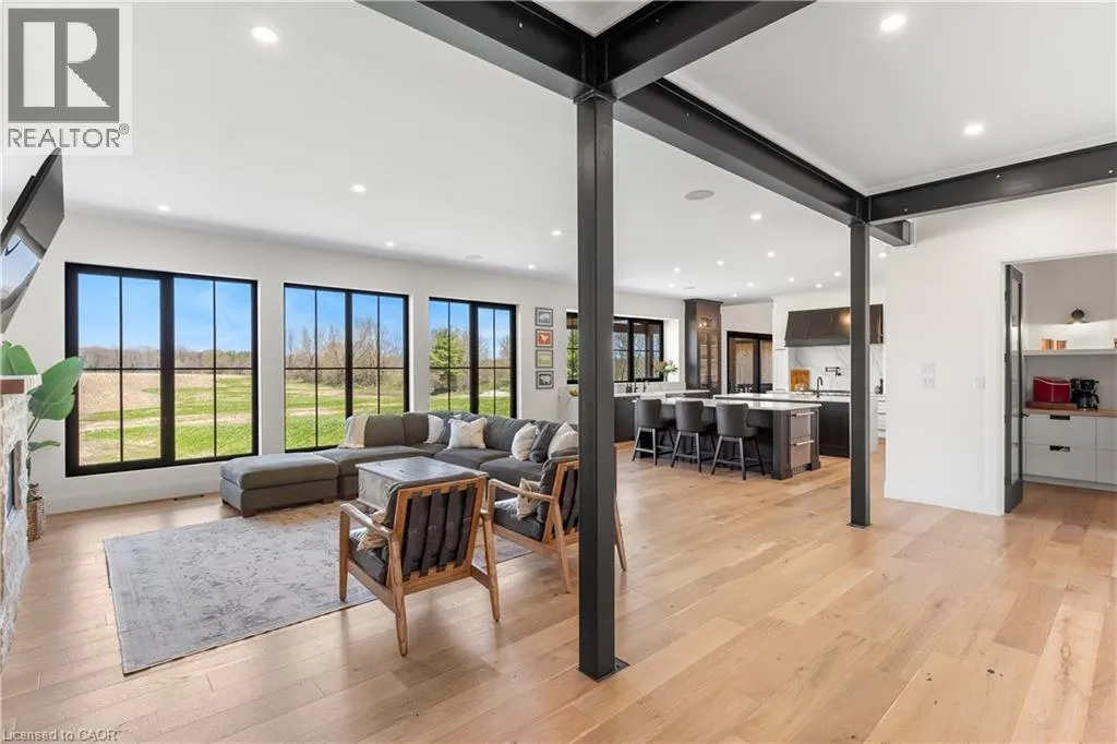 742 COUNTRY SQUIRE Road