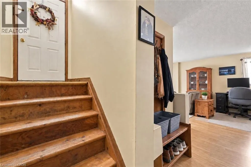 26 RENFREW Street E