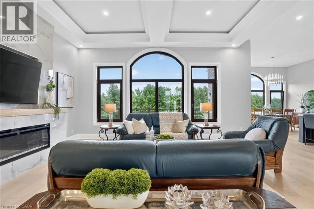 670 BISHOPSGATE Road Unit# 8 #8