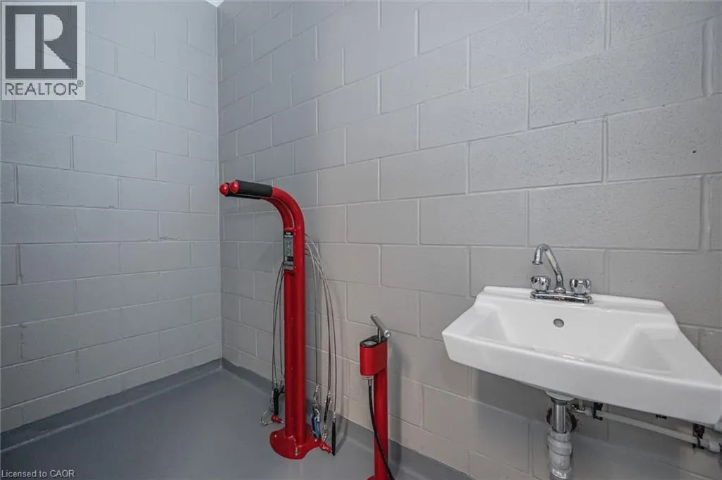 251 NORTHFIELD Drive E Unit# 521 #521