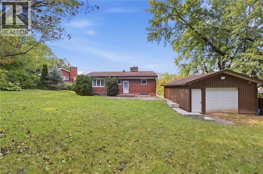 8 HILL Place
