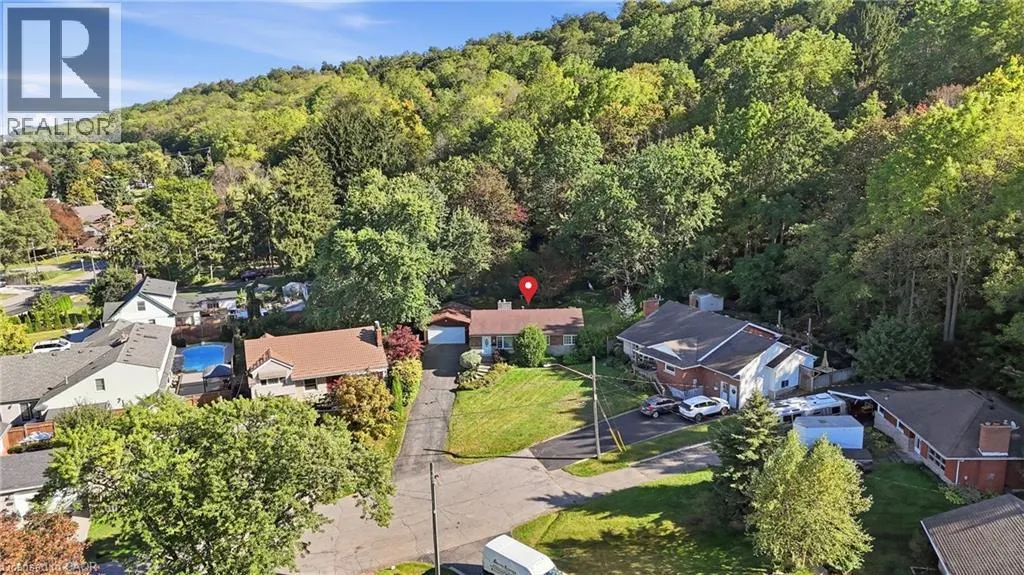 8 HILL Place