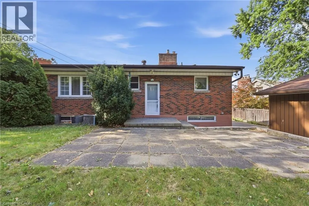 8 HILL Place