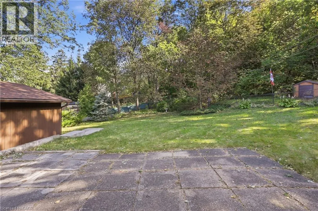 8 HILL Place