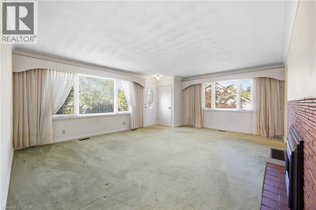 8 HILL Place