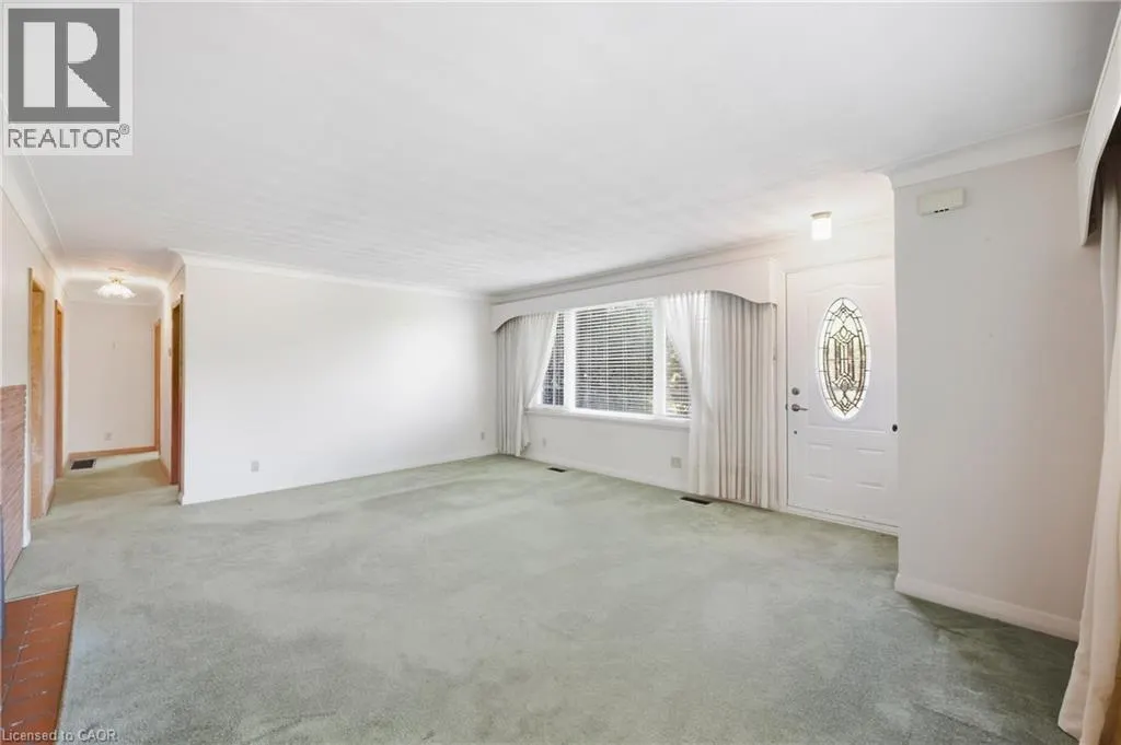 8 HILL Place