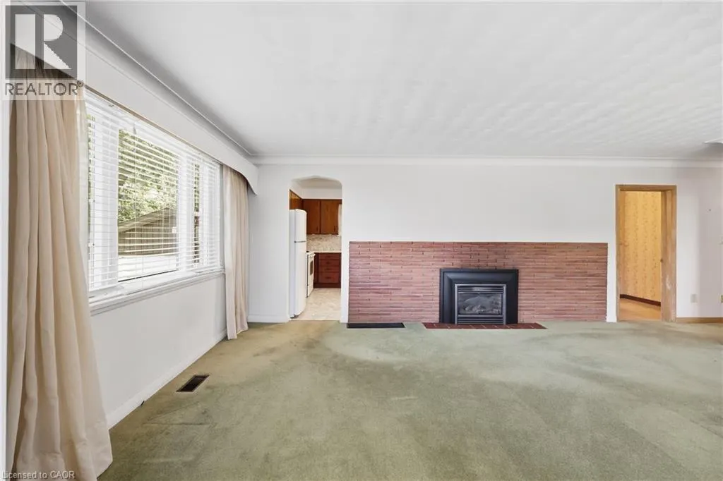 8 HILL Place