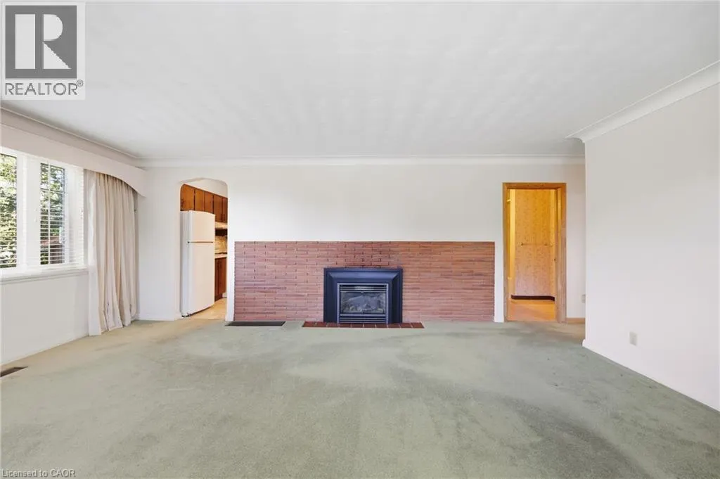 8 HILL Place