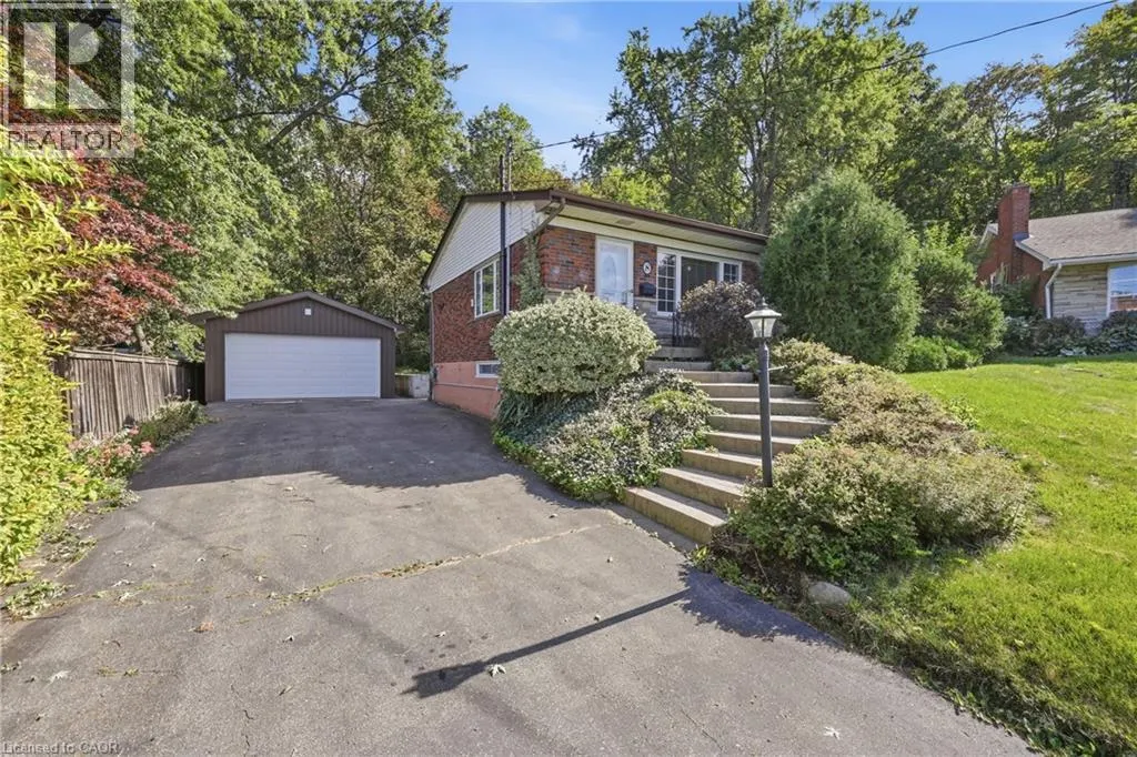 8 HILL Place