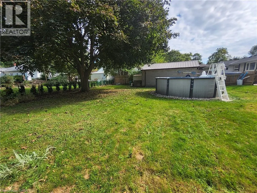 33 LEE Avenue