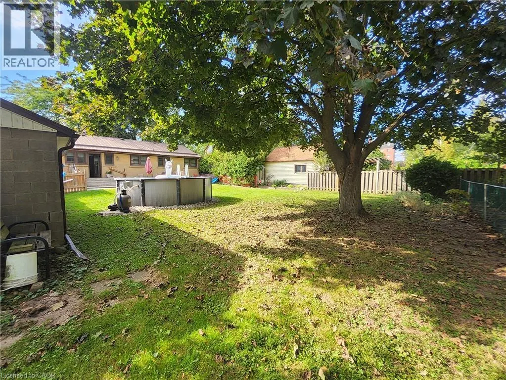 33 LEE Avenue