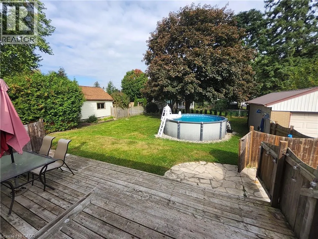 33 LEE Avenue
