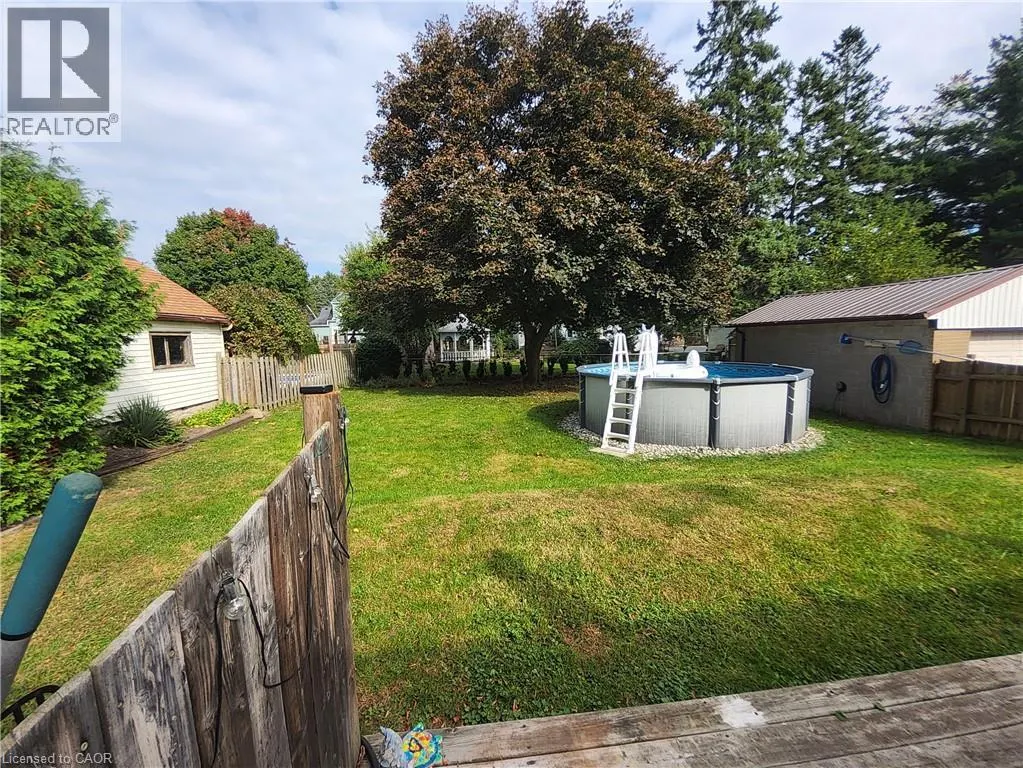 33 LEE Avenue