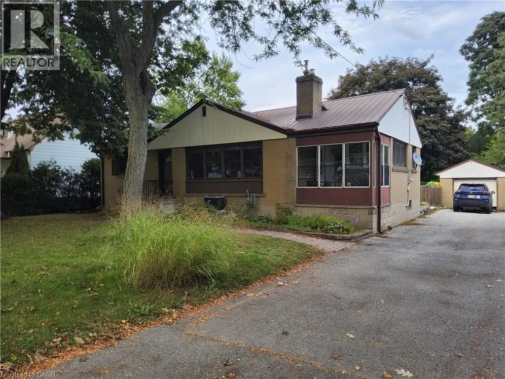 33 LEE Avenue