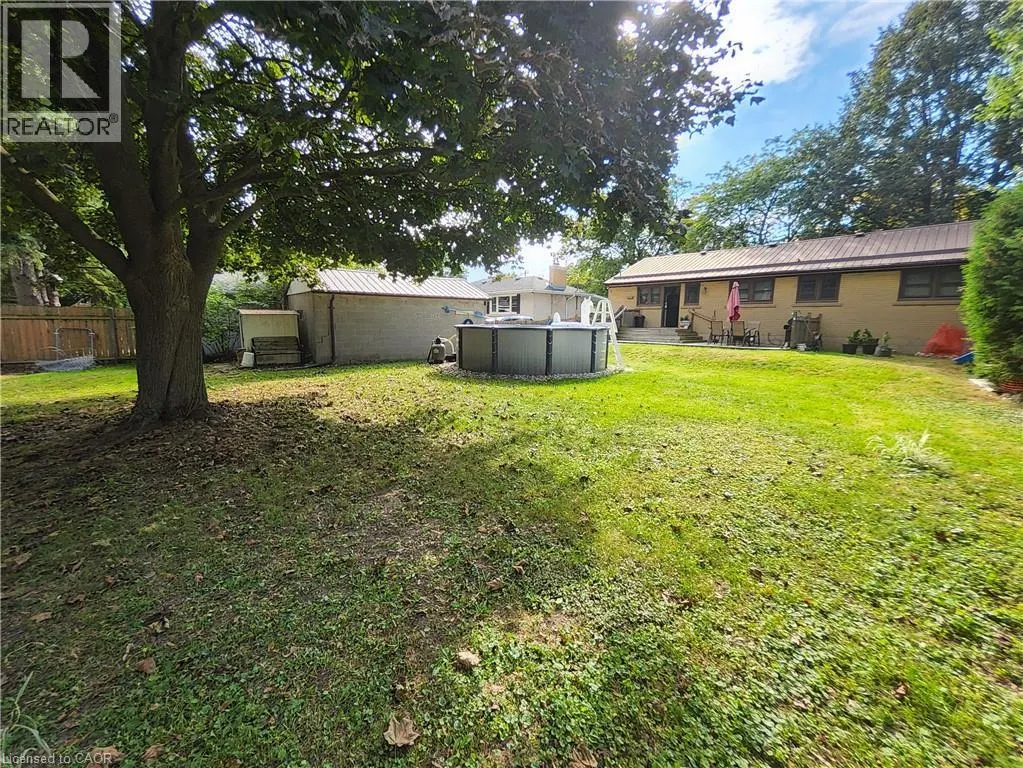 33 LEE Avenue