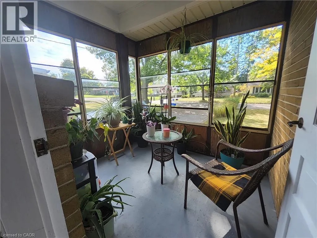 33 LEE Avenue