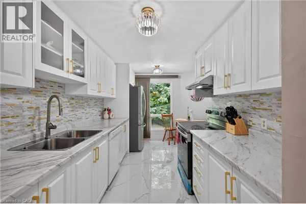 67 GRANDRIDGE Crescent