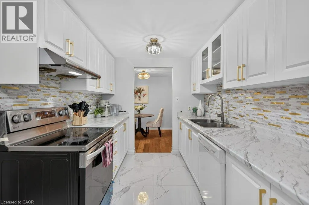 67 GRANDRIDGE Crescent