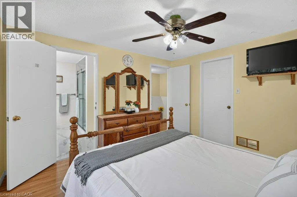 67 GRANDRIDGE Crescent