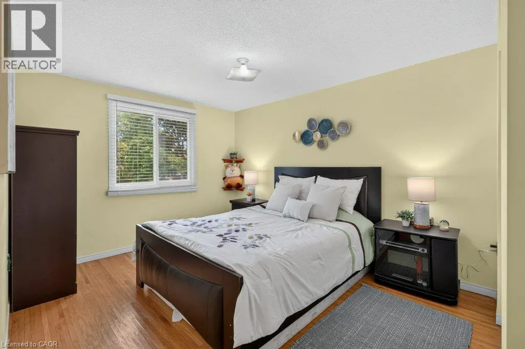 67 GRANDRIDGE Crescent