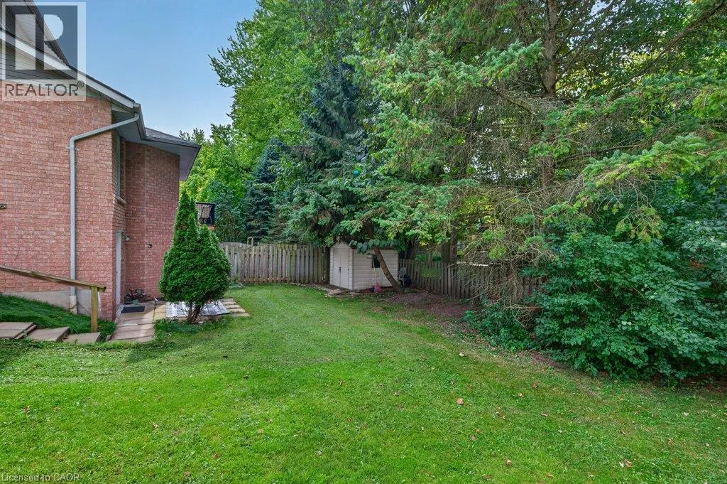 67 GRANDRIDGE Crescent