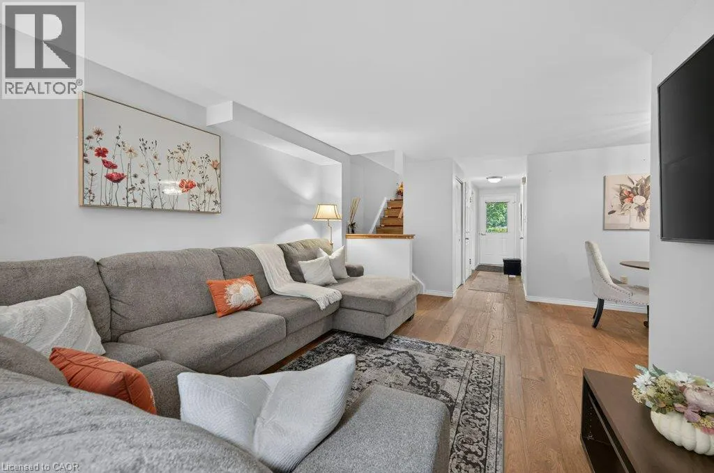 67 GRANDRIDGE Crescent