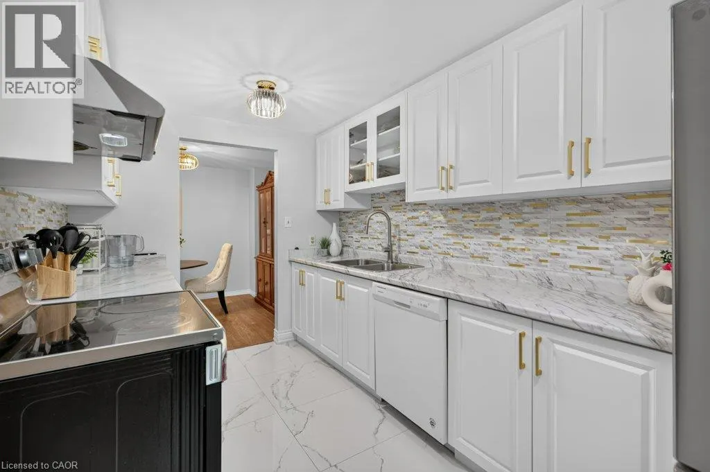 67 GRANDRIDGE Crescent
