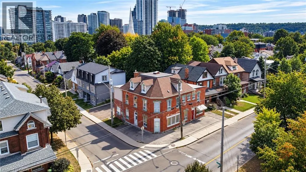 74 LOCKE Street N