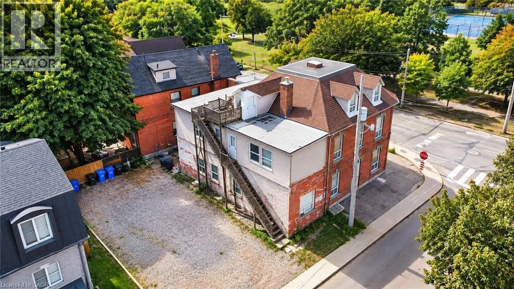 74 LOCKE Street N