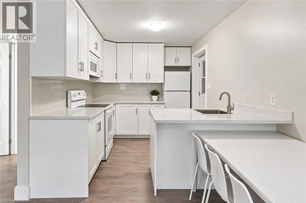 26 RENFREW Street E