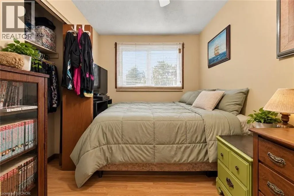26 RENFREW Street E
