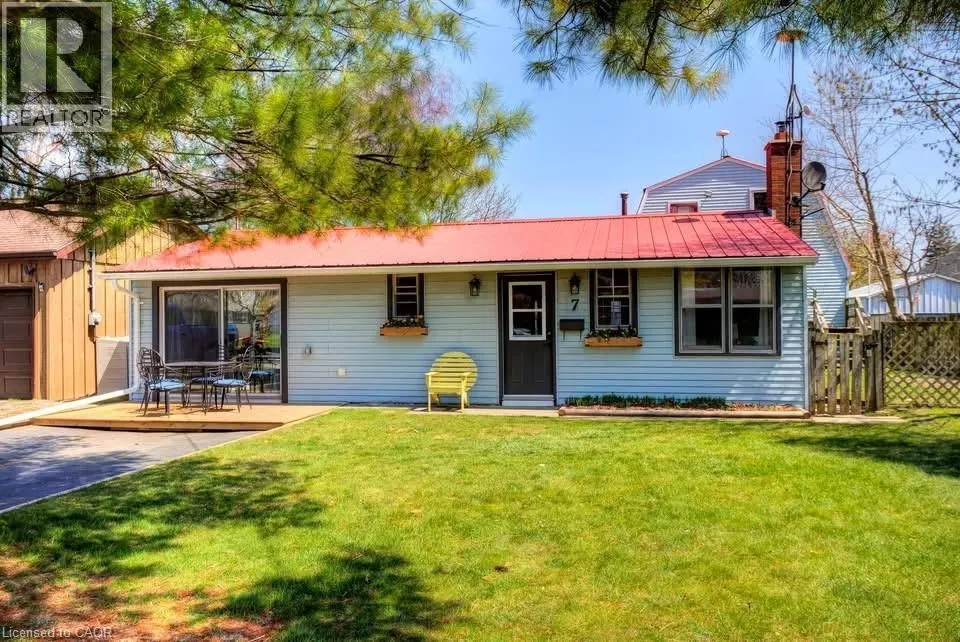 7 WILLOW Avenue