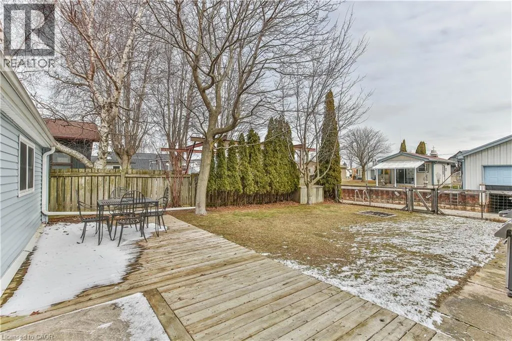 7 WILLOW Avenue