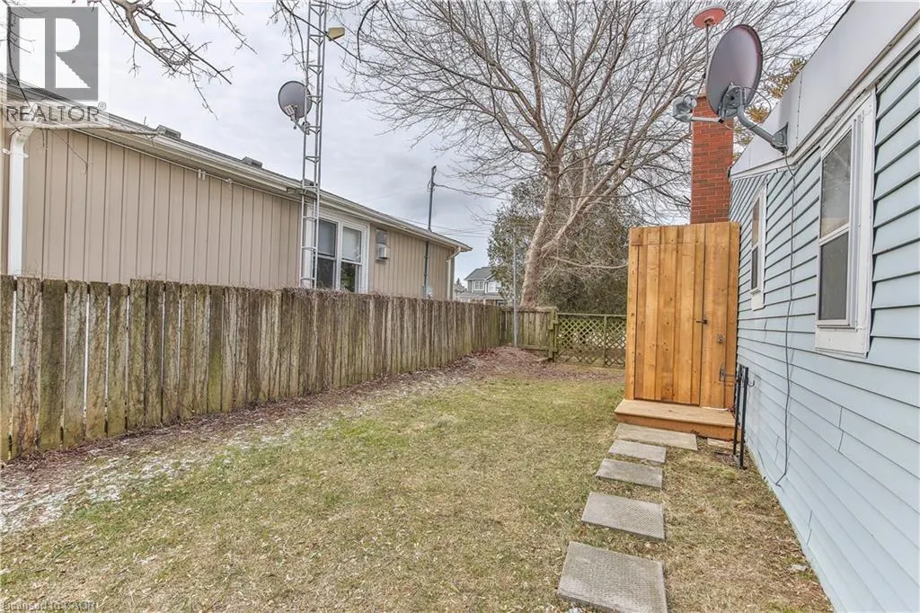 7 WILLOW Avenue