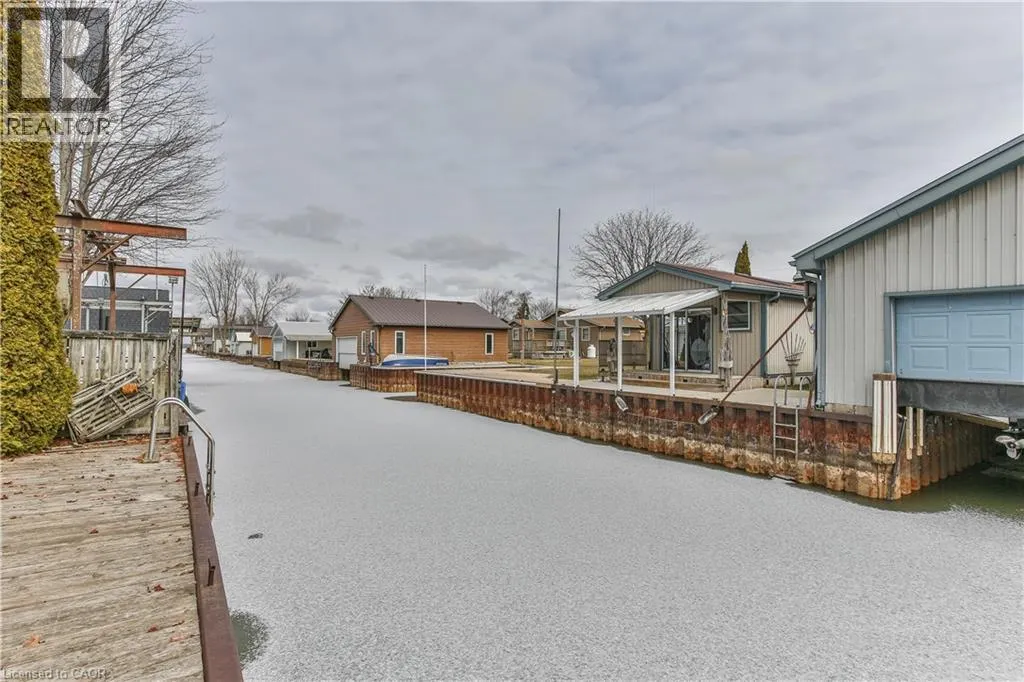 7 WILLOW Avenue