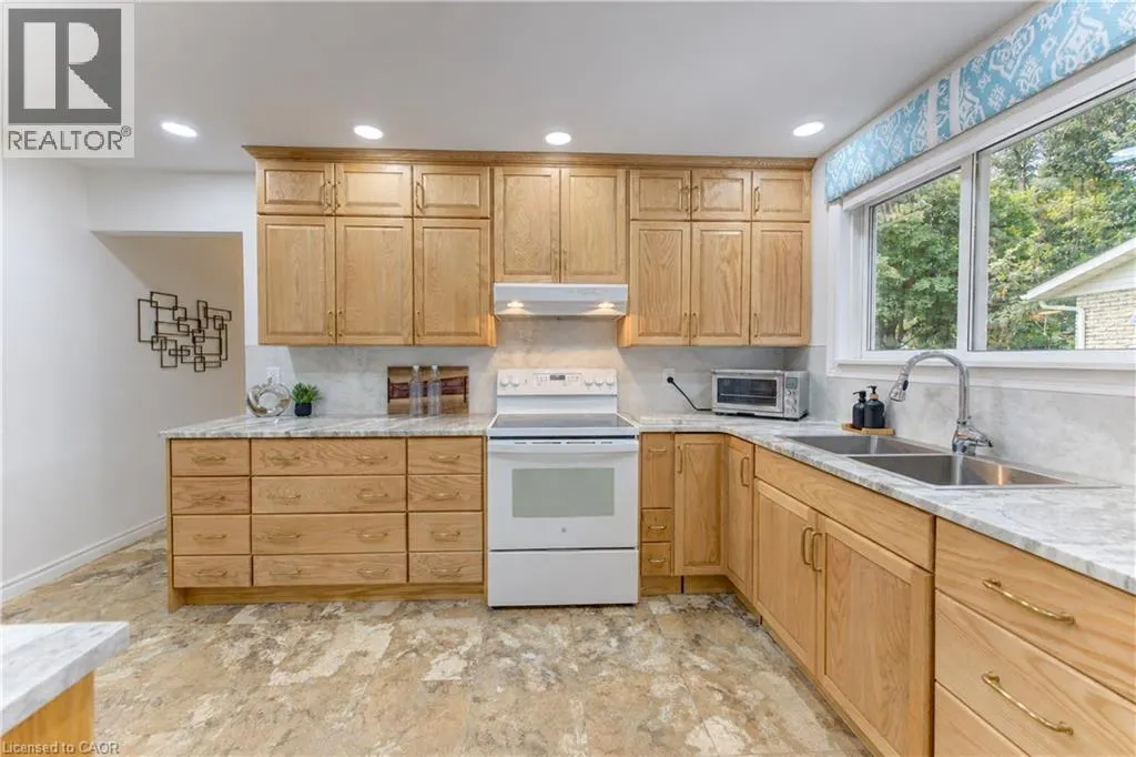 422 GRANGEWOOD Drive