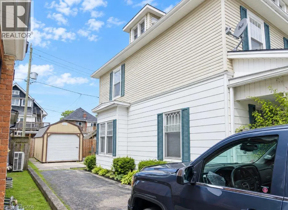 60 LYNNWOOD Avenue