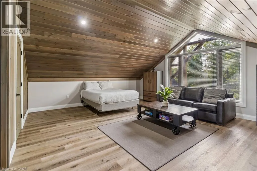 527 PINE POINT Lane