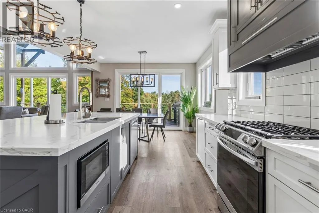 527 PINE POINT Lane