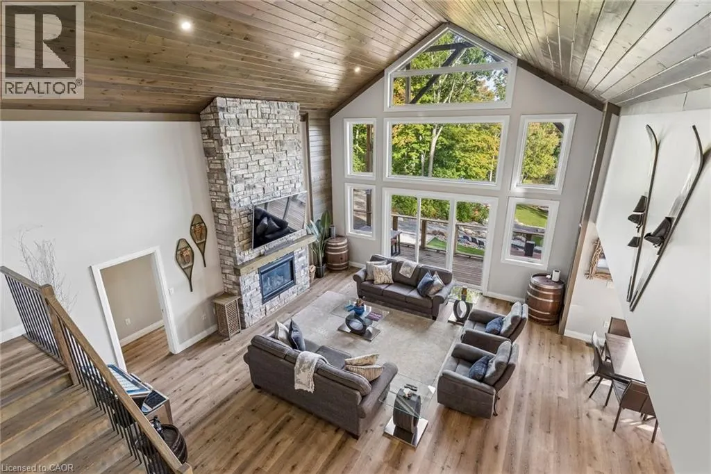 527 PINE POINT Lane