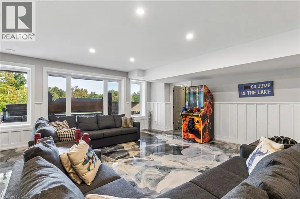 527 PINE POINT Lane