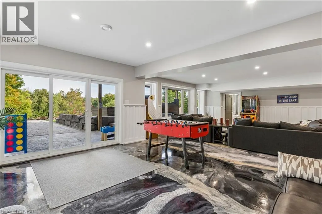 527 PINE POINT Lane
