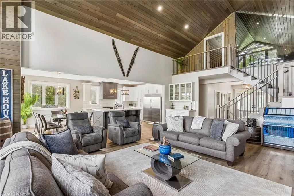 527 PINE POINT Lane