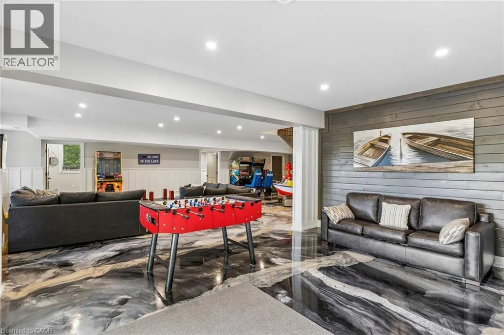 527 PINE POINT Lane
