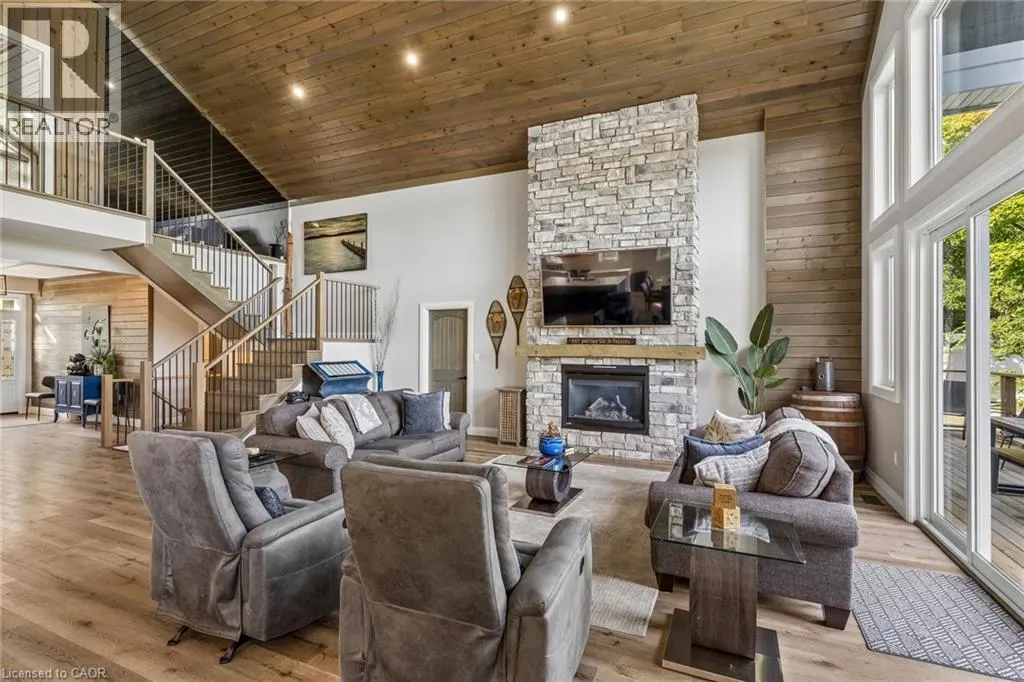 527 PINE POINT Lane