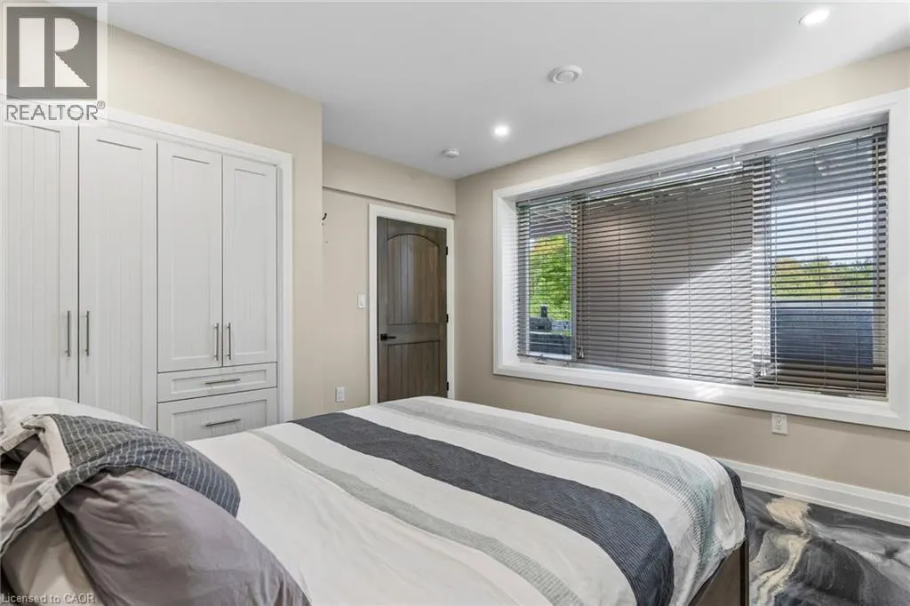 527 PINE POINT Lane