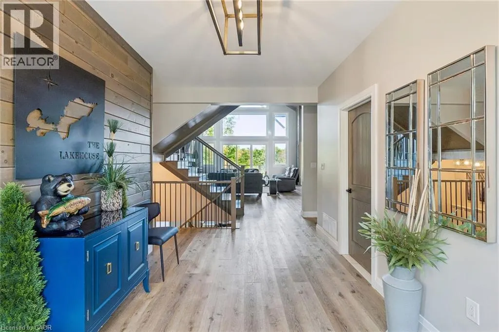 527 PINE POINT Lane