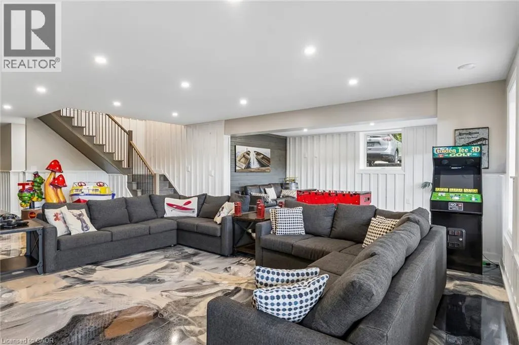 527 PINE POINT Lane