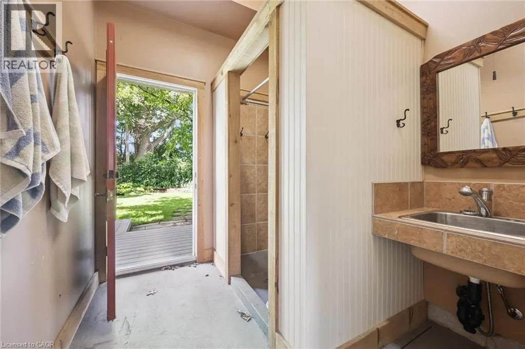 576 FALCONRIDGE Crescent