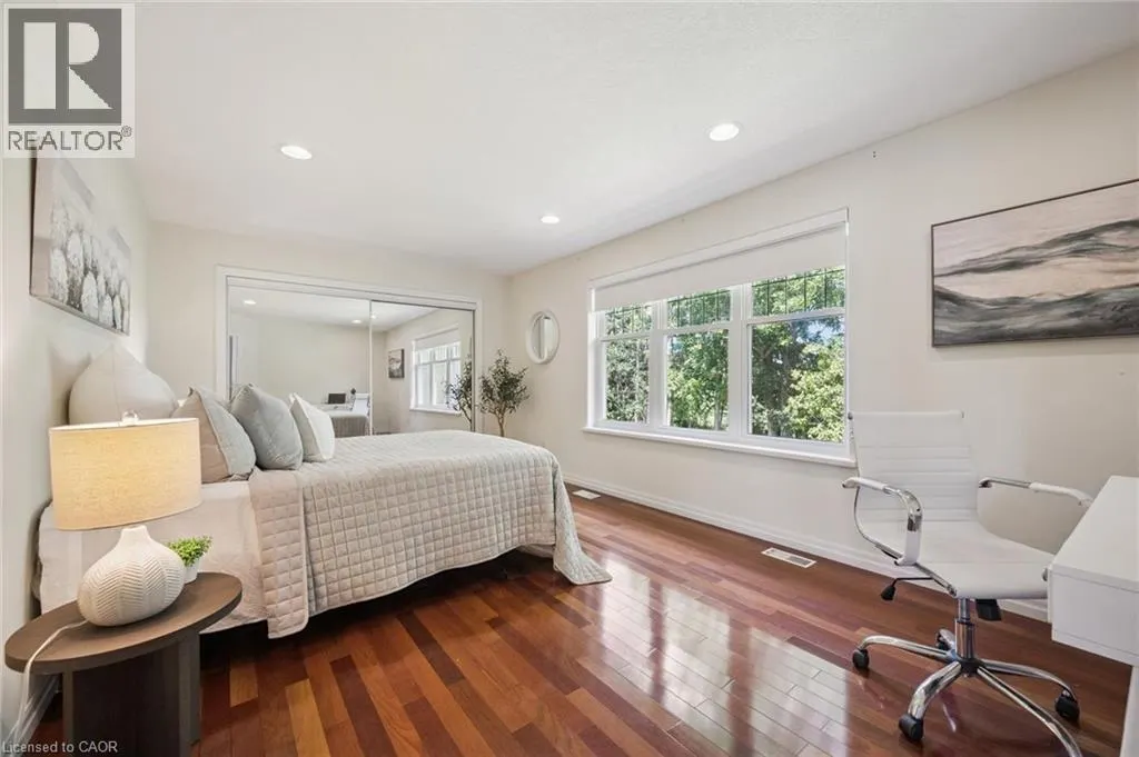 576 FALCONRIDGE Crescent